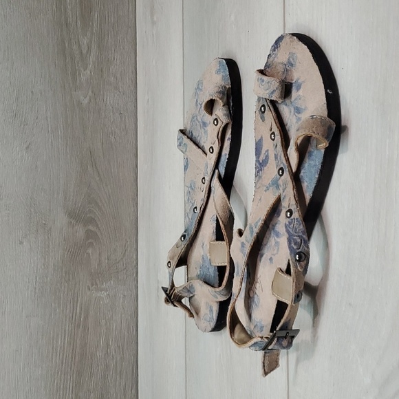 OTBT Womens Floral Loop Toe Sandals Flats shoes sz 7 - Picture 2 of 12